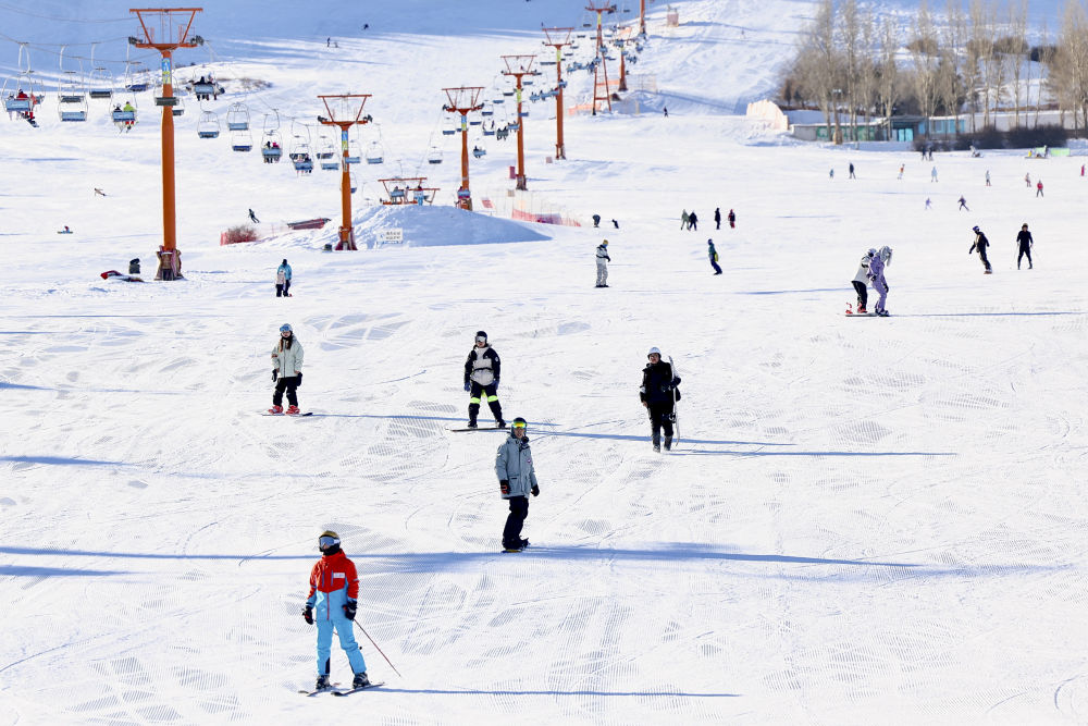 动成就新疆文旅新名片j9九游会登录冰雪运(图28)